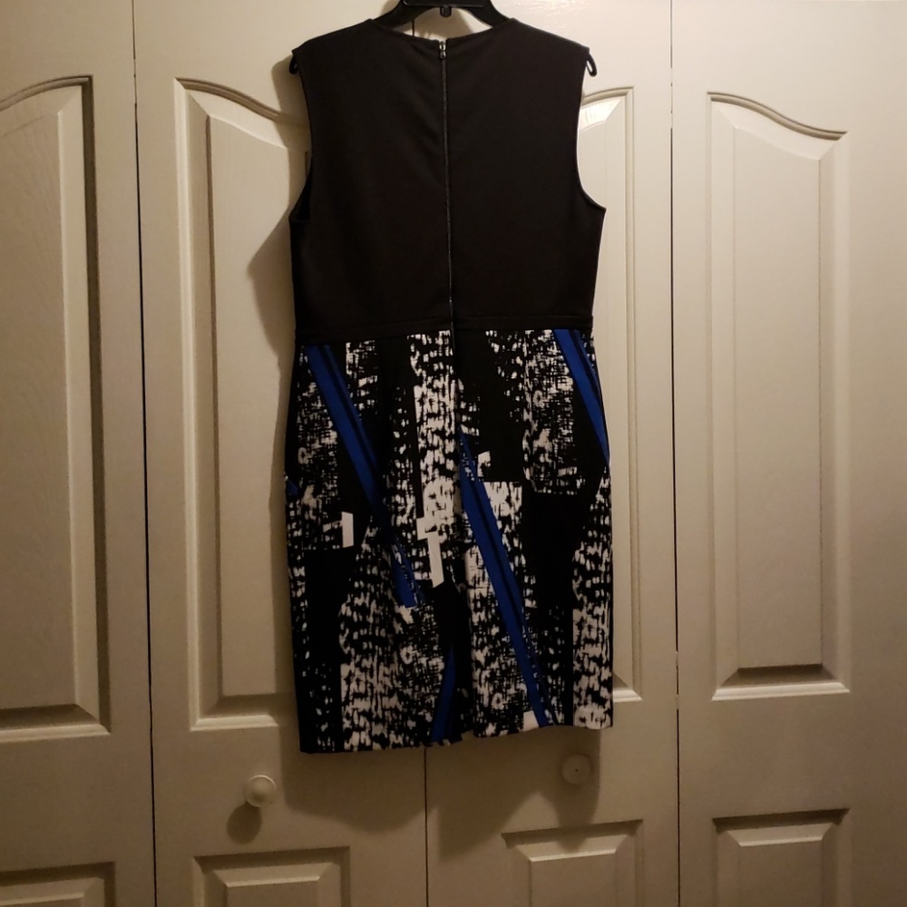 Dress - Picture 2 of 8